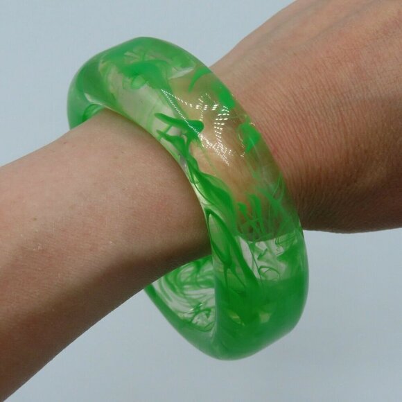 VTG Clear Plastic Paint Swirl Green Asymmetrical Bangle Bracelet Retro Costume - Picture 4 of 8